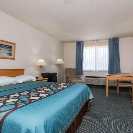 Hotel Super 8 By Wyndham Sheldon Esterno foto