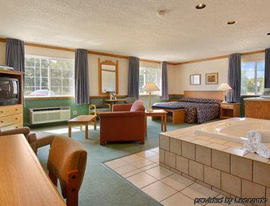 Hotel Super 8 By Wyndham Sheldon Interno foto